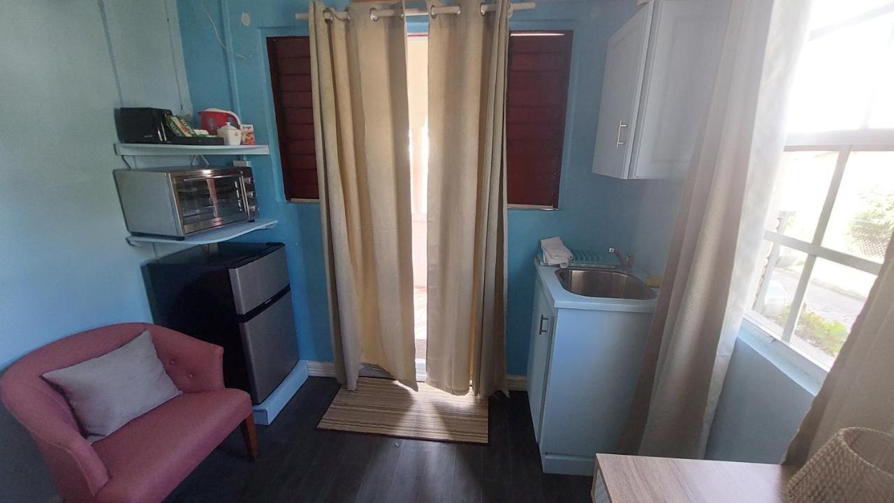 Carmen'S Cozy Studio Apartment บริดจ์ทาวน์ ภายนอก รูปภาพ